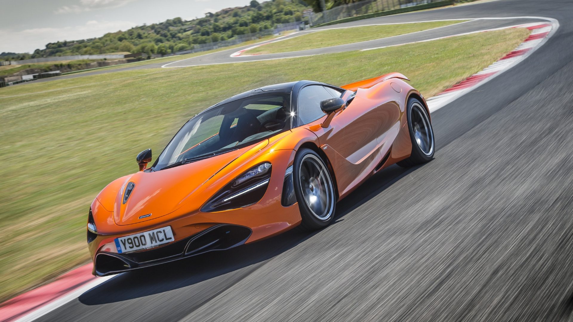 'Pirelli Hot Laps' to Feature at F1 Weekends Lights Out